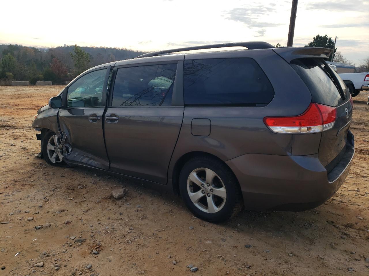 Obraz 2 z 2012 TOYOTA SIENNA LE 2012 z VIN 5TDKK3DC6CS237294