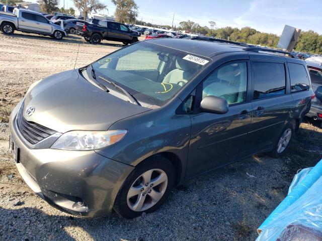 2014 TOYOTA SIENNA LE 2014 image