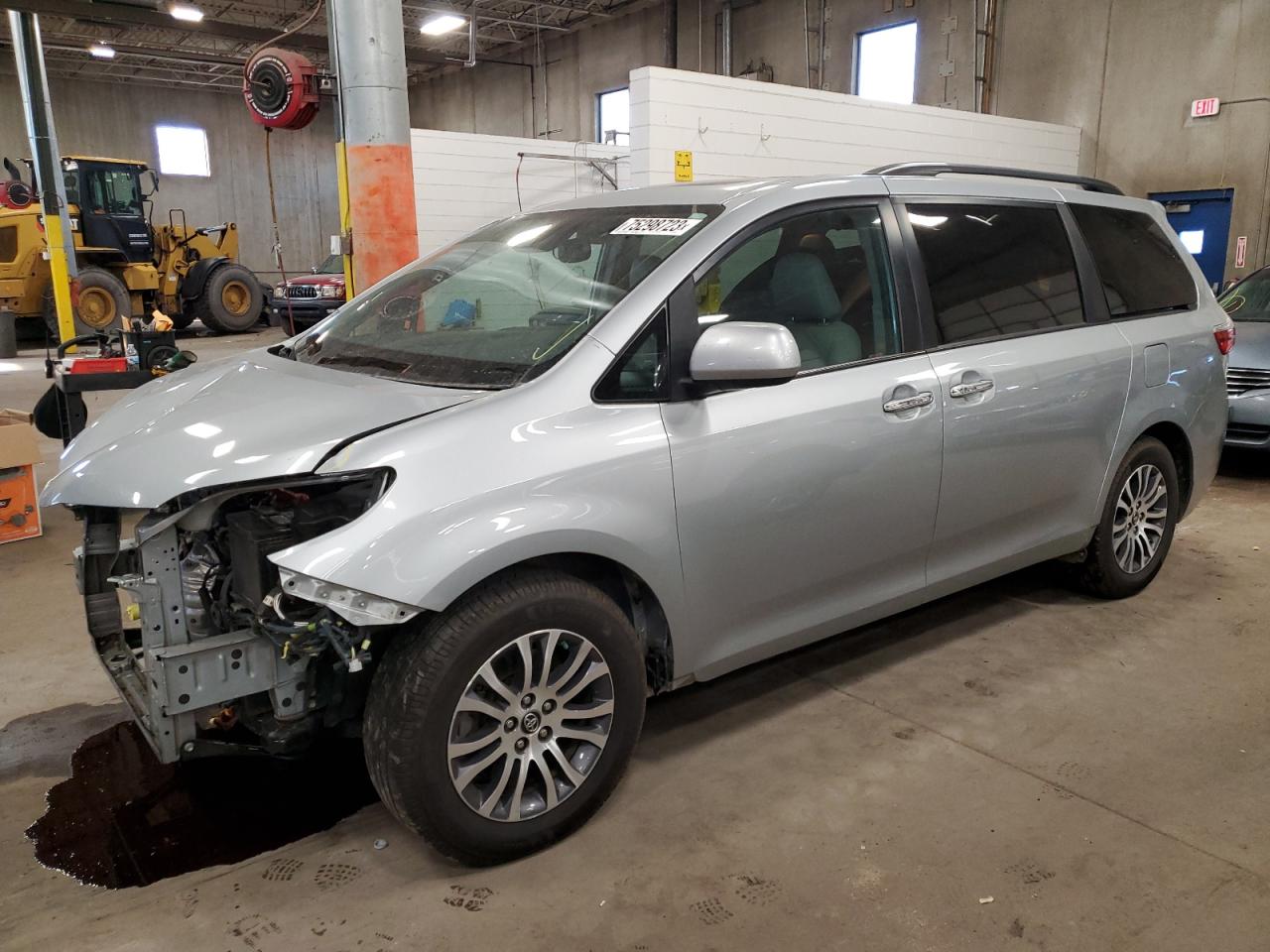 2020 TOYOTA SIENNA XLE 2020 image