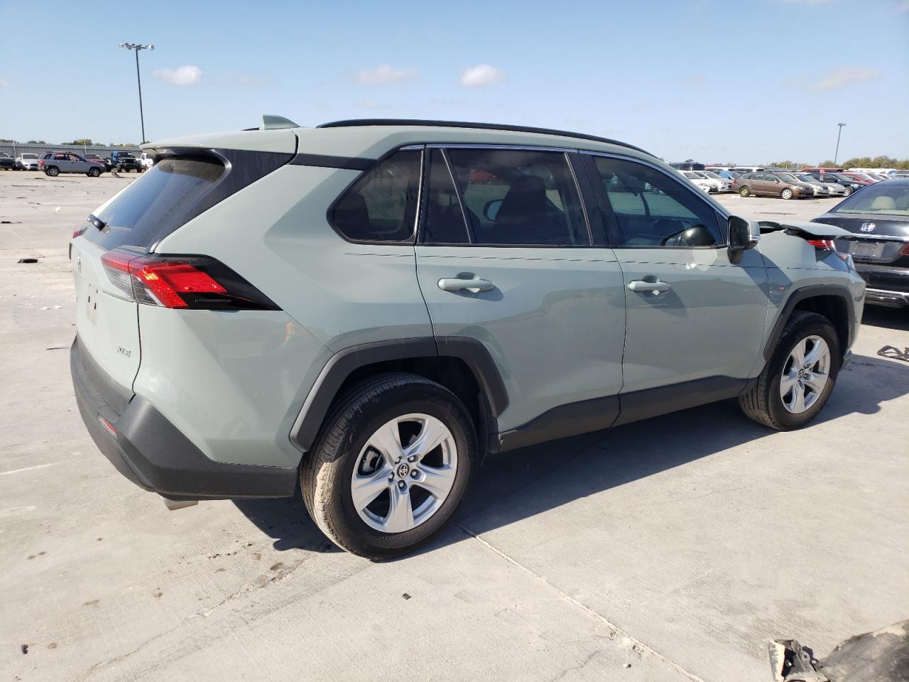 Изображение 3 2021 TOYOTA RAV4 XLE 2021 с VIN 2T3W1RFV9MW162788