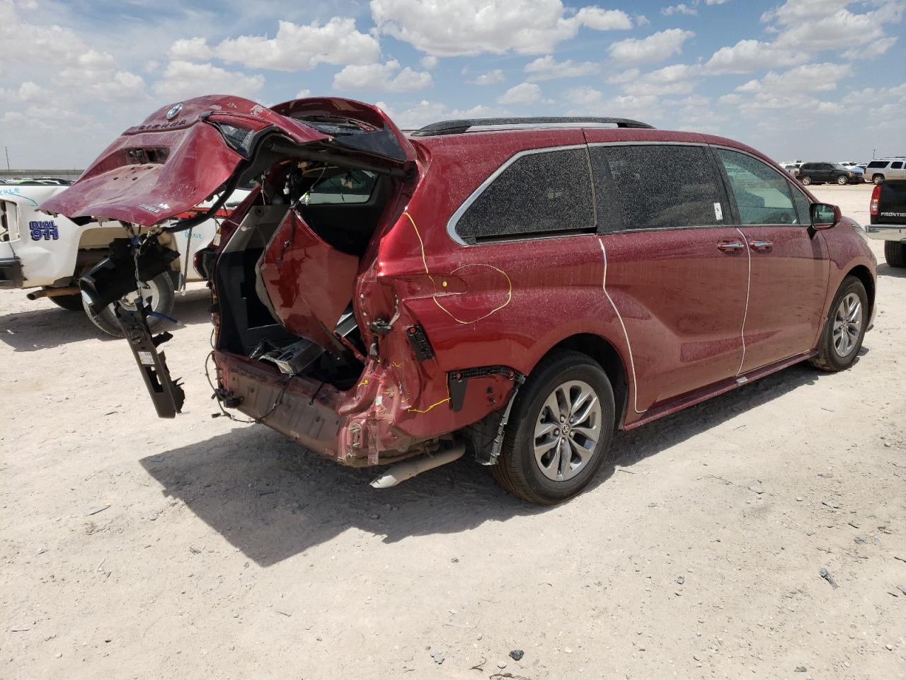 Image 3 of 2023 TOYOTA SIENNA XLE 2023 with VIN 5TDYRKEC7PS144692