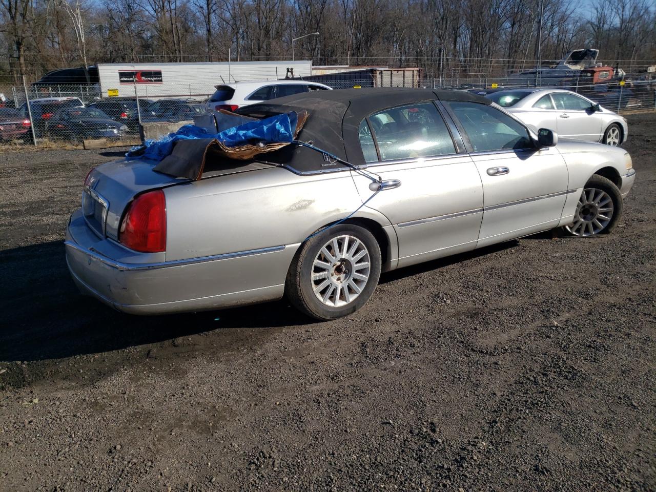 Image 3 of 2003 LINCOLN TOWN CAR EXECUTIVE 2003 with VIN 1LNHM81W53Y633801