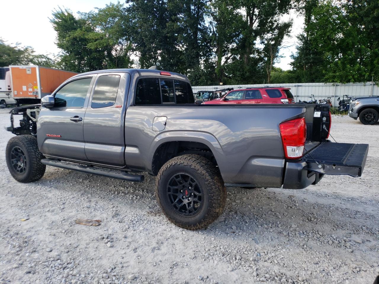 Image 2 of 2017 TOYOTA TACOMA ACCESS CAB 2017 with VIN 5TFRX5GN4HX082884