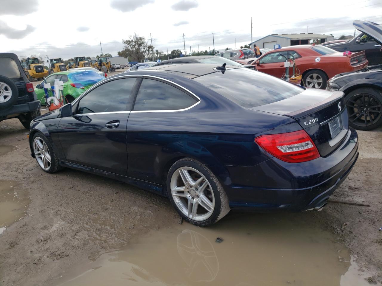 Image 2 of 2014 MERCEDES-BENZ C 250 2014 with VIN WDDGJ4HB9EG295029