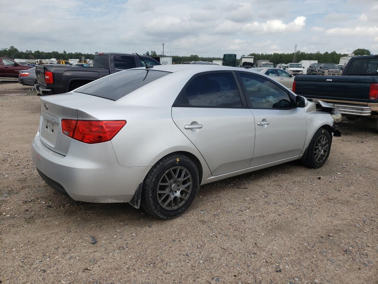 Image 3 of 2013 KIA FORTE LX 2013 with VIN KNAFT4A28D5732116