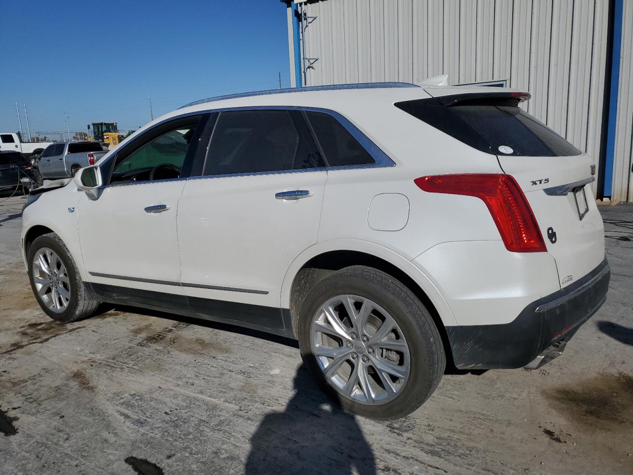Image 2 of 2018 CADILLAC XT5 LUXURY 2018 with VIN 1GYKNCRS2JZ224782