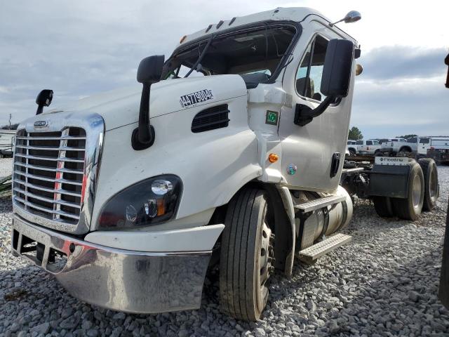 Image 2 of 2020 FREIGHTLINER CASCADIA 113  2020 with VIN 3AKJGBDV4LDLW7456