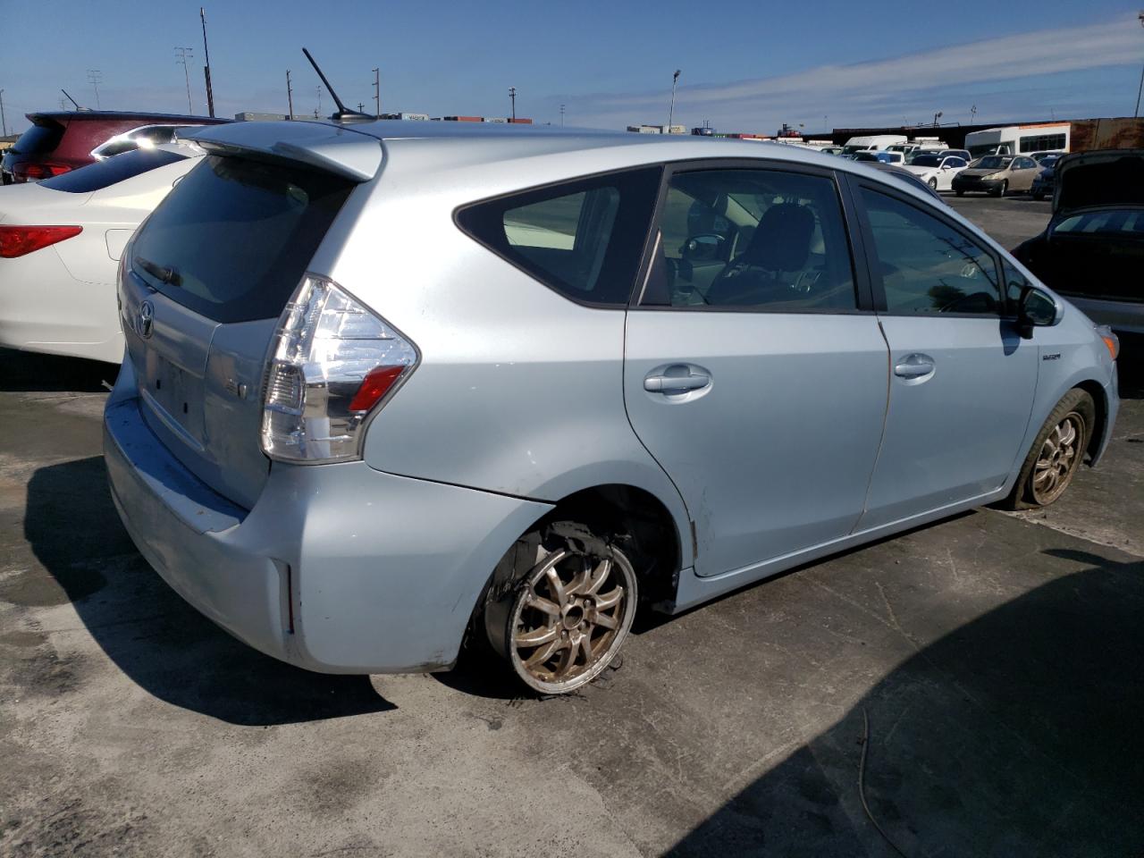 Image 3 of 2013 TOYOTA PRIUS V  2013 with VIN JTDZN3EU4D3259312