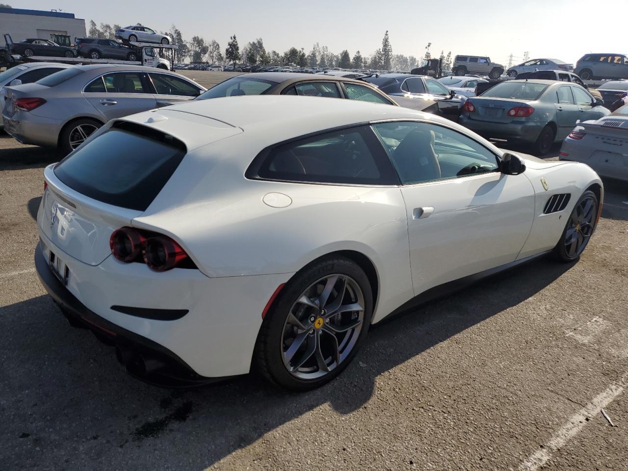 Изображение 3 2018 FERRARI GTC 4 LUSSO T  2018 с VIN ZFF82YNA6J0237852