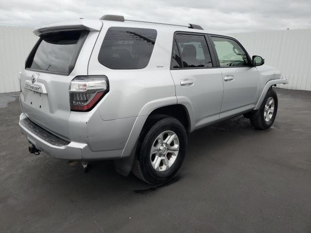 Image 3 of 2020 TOYOTA 4RUNNER SR5 2020 with VIN JTEZU5JR5L5220341