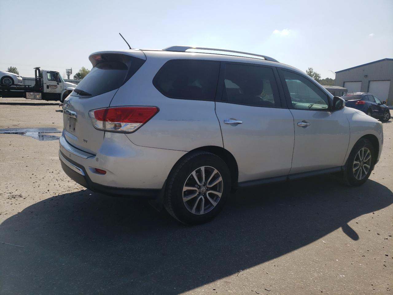 Image 3 of 2015 NISSAN PATHFINDER S 2015 with VIN 5N1AR2MN2FC711228