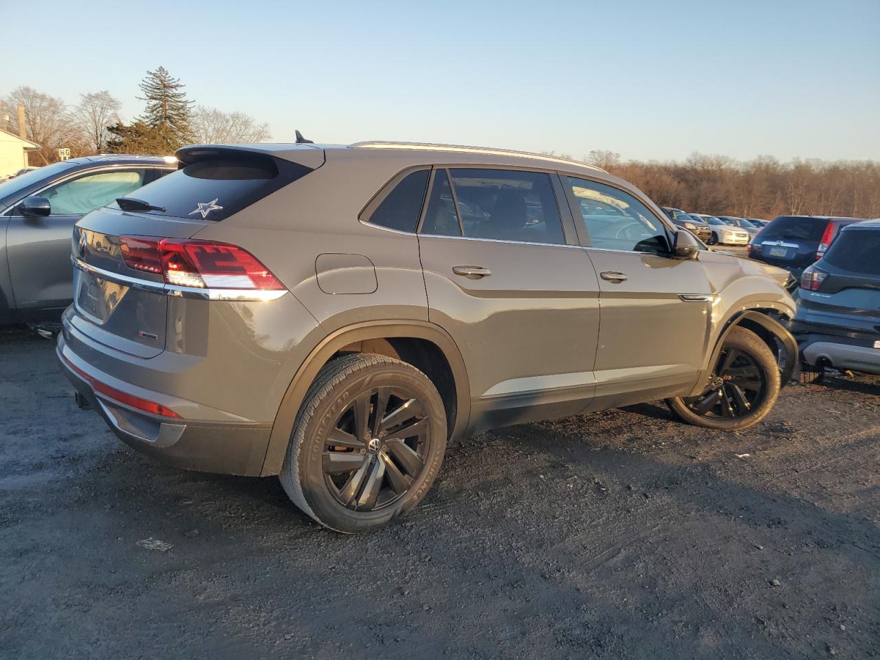 Изображение 3 2022 VOLKSWAGEN ATLAS CROSS SPORT SE 2022 с VIN 1V2KE2CA7NC225501