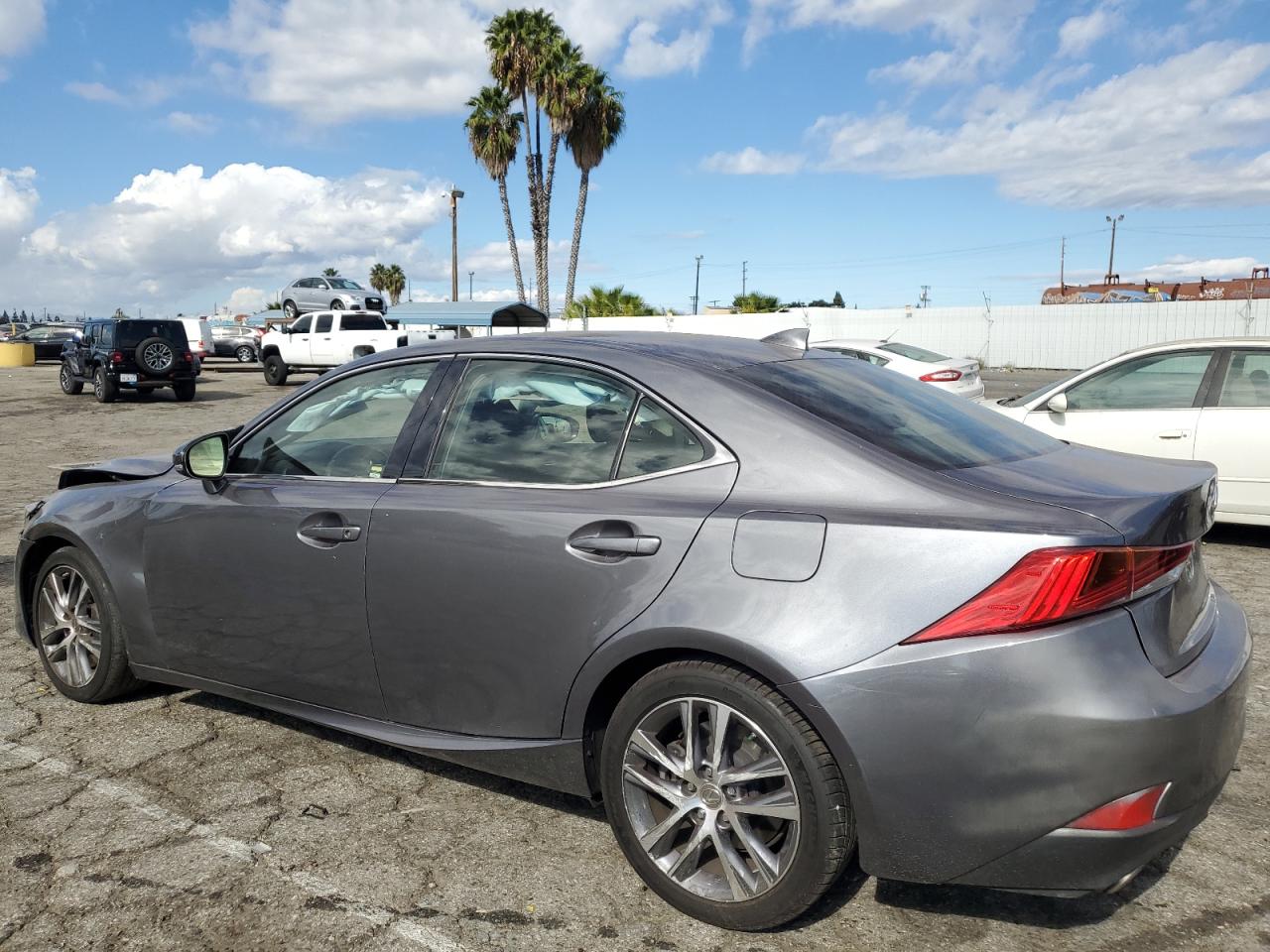 Изображение 2 2020 LEXUS IS 300 2020 с VIN JTHAA1D23L5104135