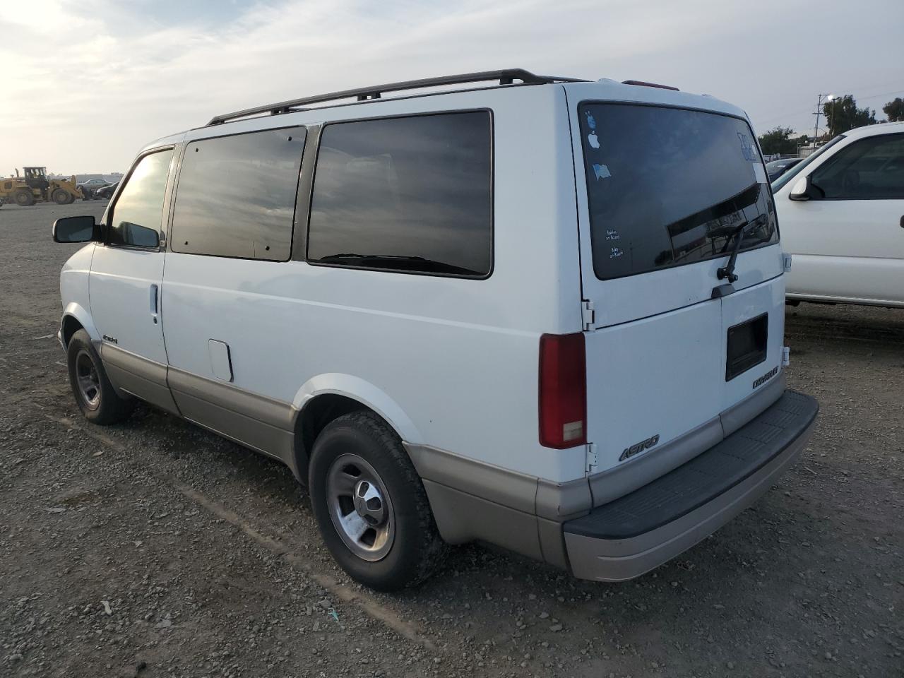 Изображение 2 2001 CHEVROLET ASTRO  2001 с VIN 1GNDM19W41B130878