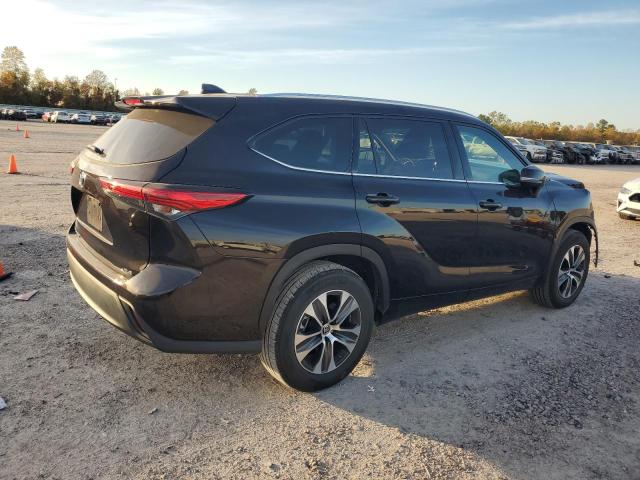 Image 3 of 2021 TOYOTA HIGHLANDER XLE 2021 with VIN 5TDGZRAH4MS054644