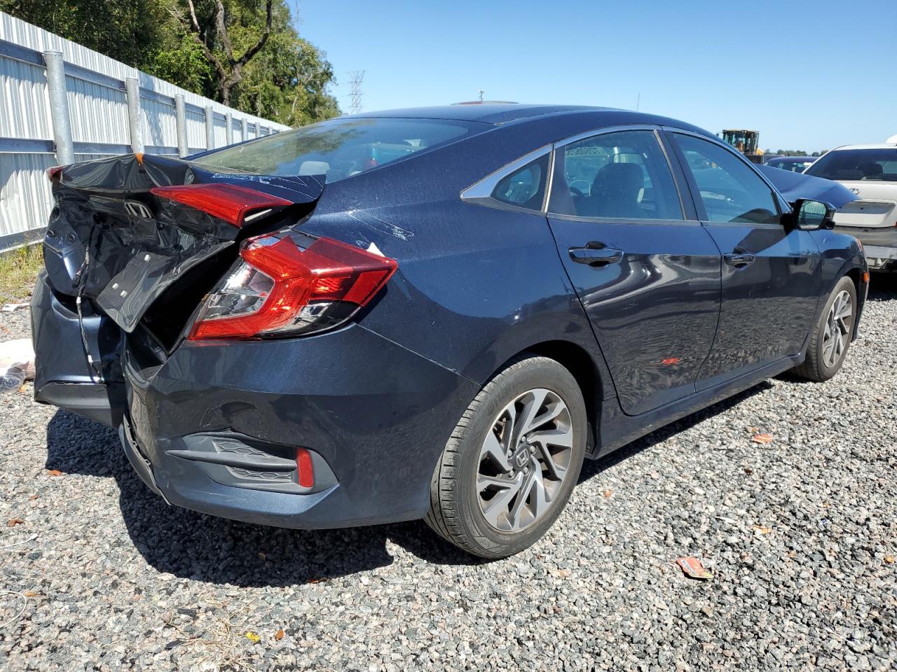 Obraz 3 z 2016 HONDA CIVIC EX 2016 z VIN 19XFC2F73GE068781