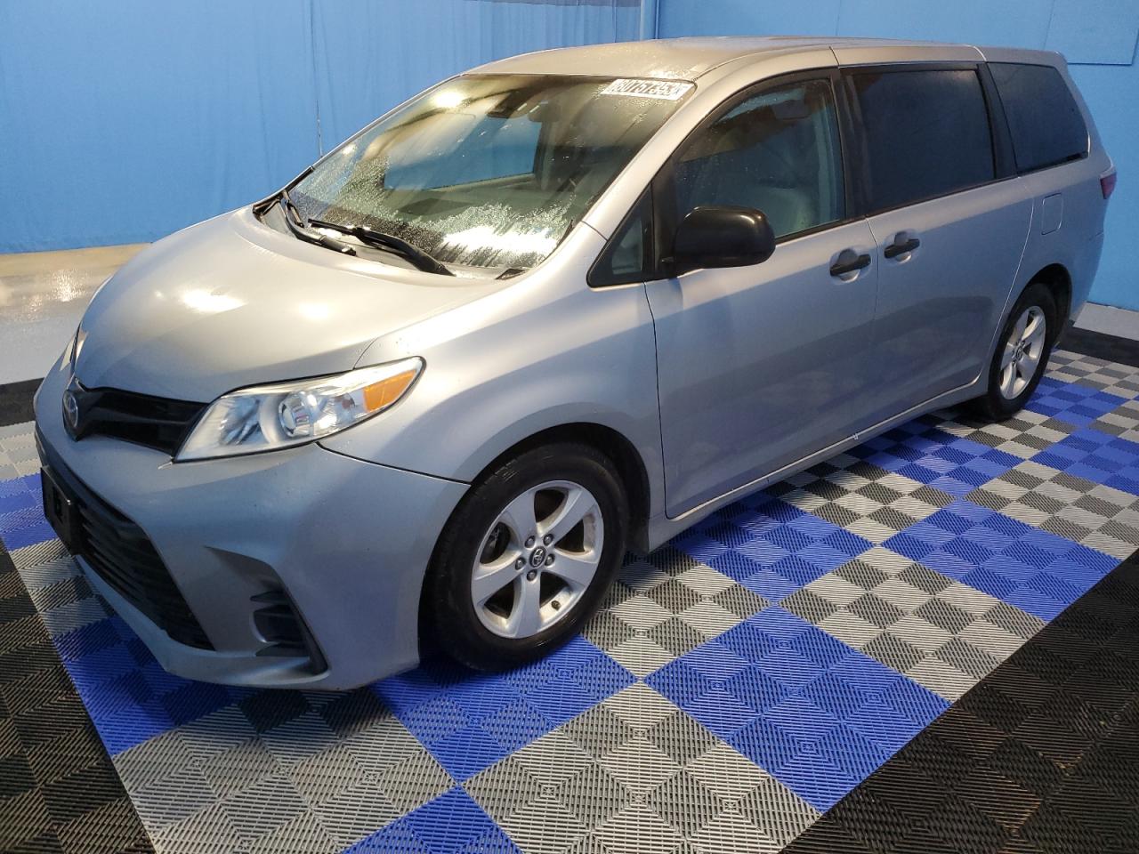 Obraz 1 z 2018 TOYOTA SIENNA L 2018 z VIN 5TDZZ3DC5JS907926