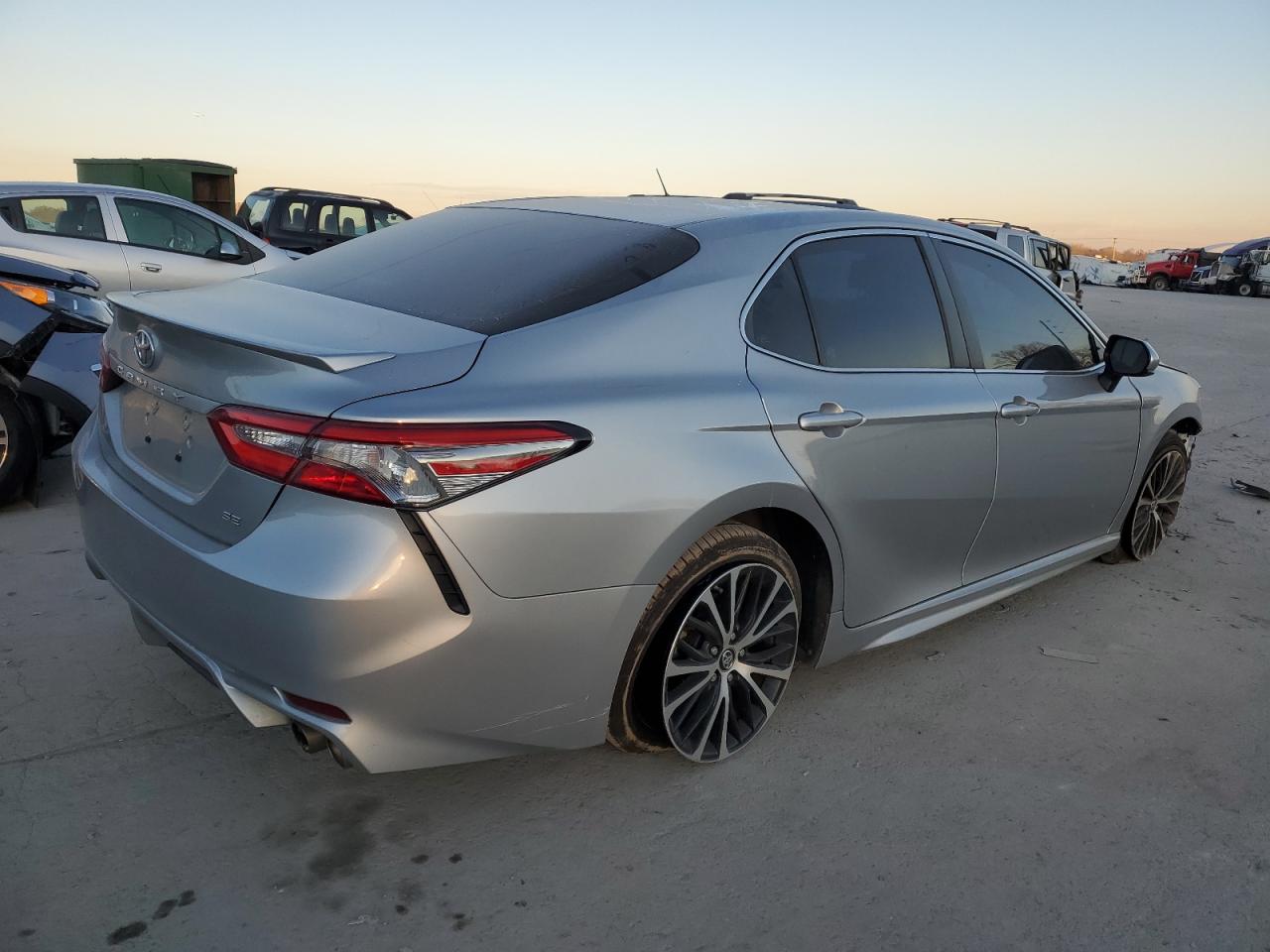 Obraz 3 z 2018 TOYOTA CAMRY L 2018 z VIN 4T1B11HK2JU653484