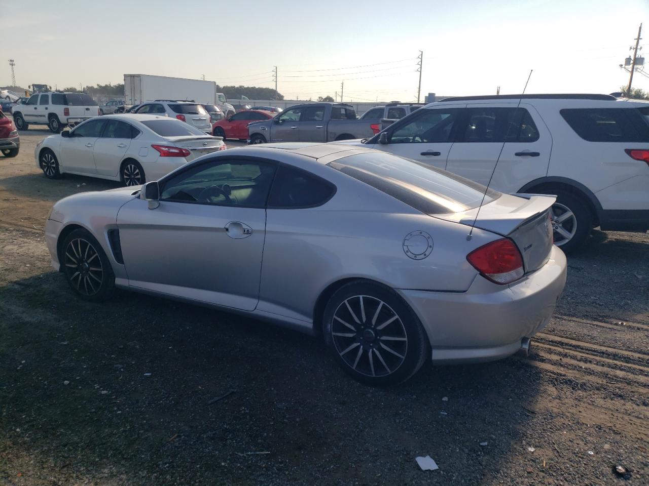 Изображение 2 2005 HYUNDAI TIBURON GT 2005 с VIN KMHHN65F75U175054