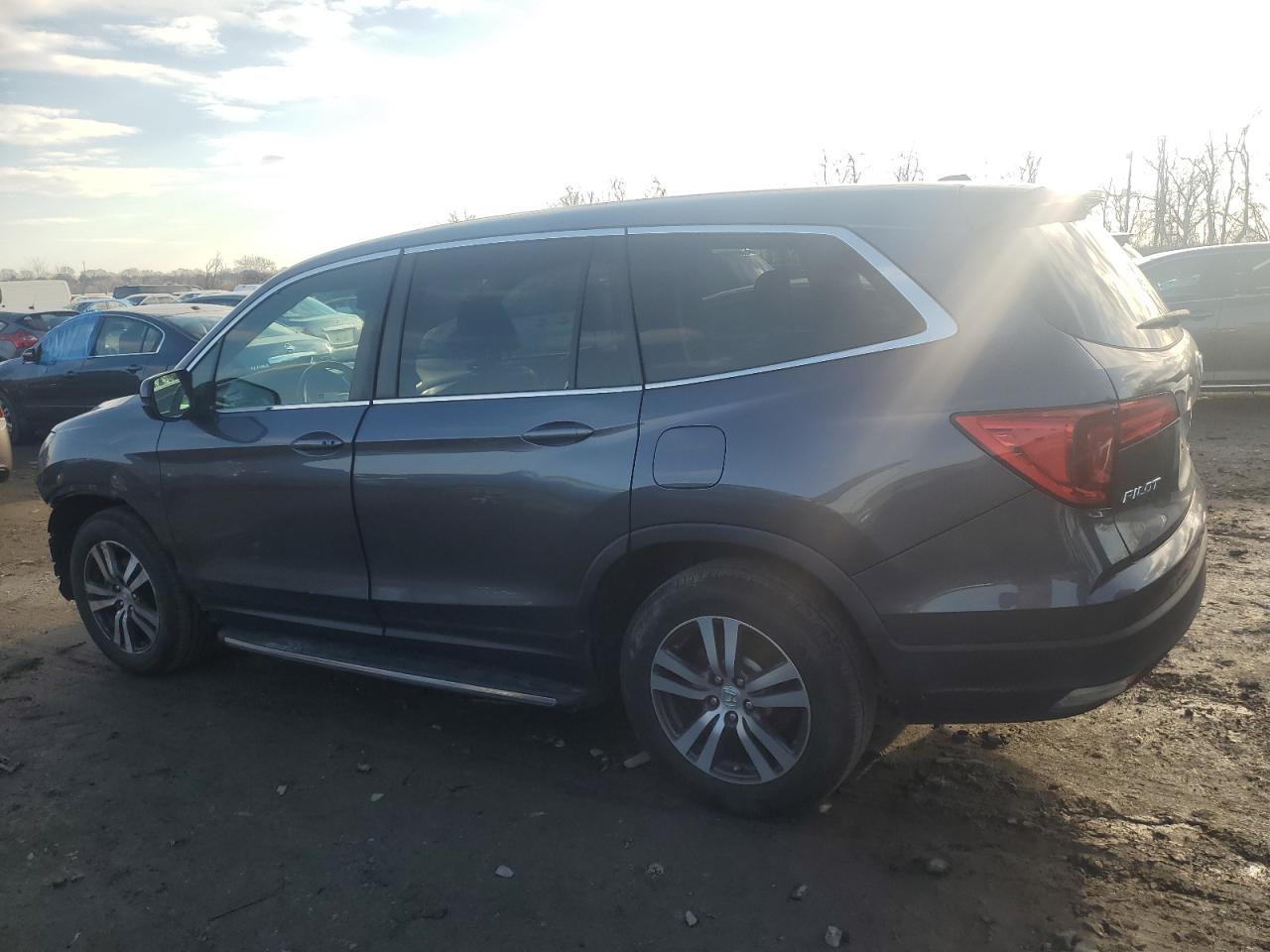 Image 2 of 2018 HONDA PILOT EXL 2018 with VIN 5FNYF6H68JB018505