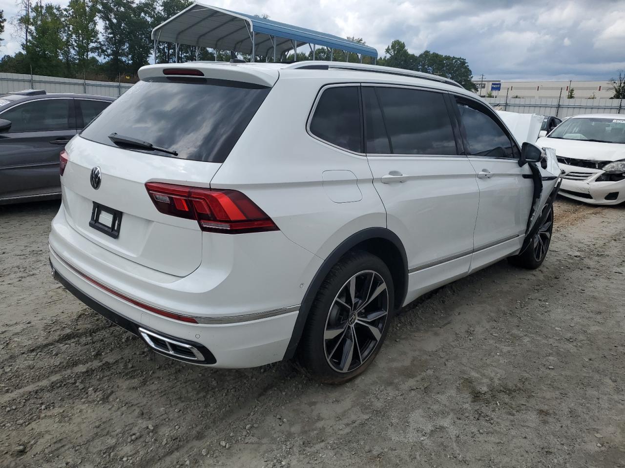 Image 3 of 2022 VOLKSWAGEN TIGUAN SEL R-LINE 2022 with VIN 3VV4B7AX5NM117496