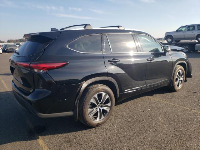 Obraz 3 z 2022 TOYOTA HIGHLANDER XLE 2022 z VIN 5TDHZRBH7NS560506