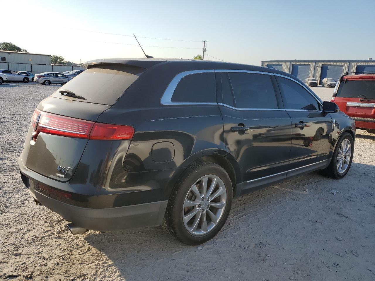 Image 3 of 2010 LINCOLN MKT  2010 with VIN 2LMHJ5AT3ABJ03211