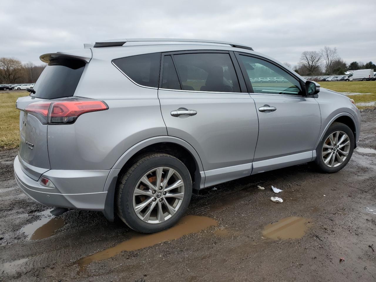 Obraz 3 z 2017 TOYOTA RAV4 LIMITED 2017 z VIN 2T3DFREV2HW561669