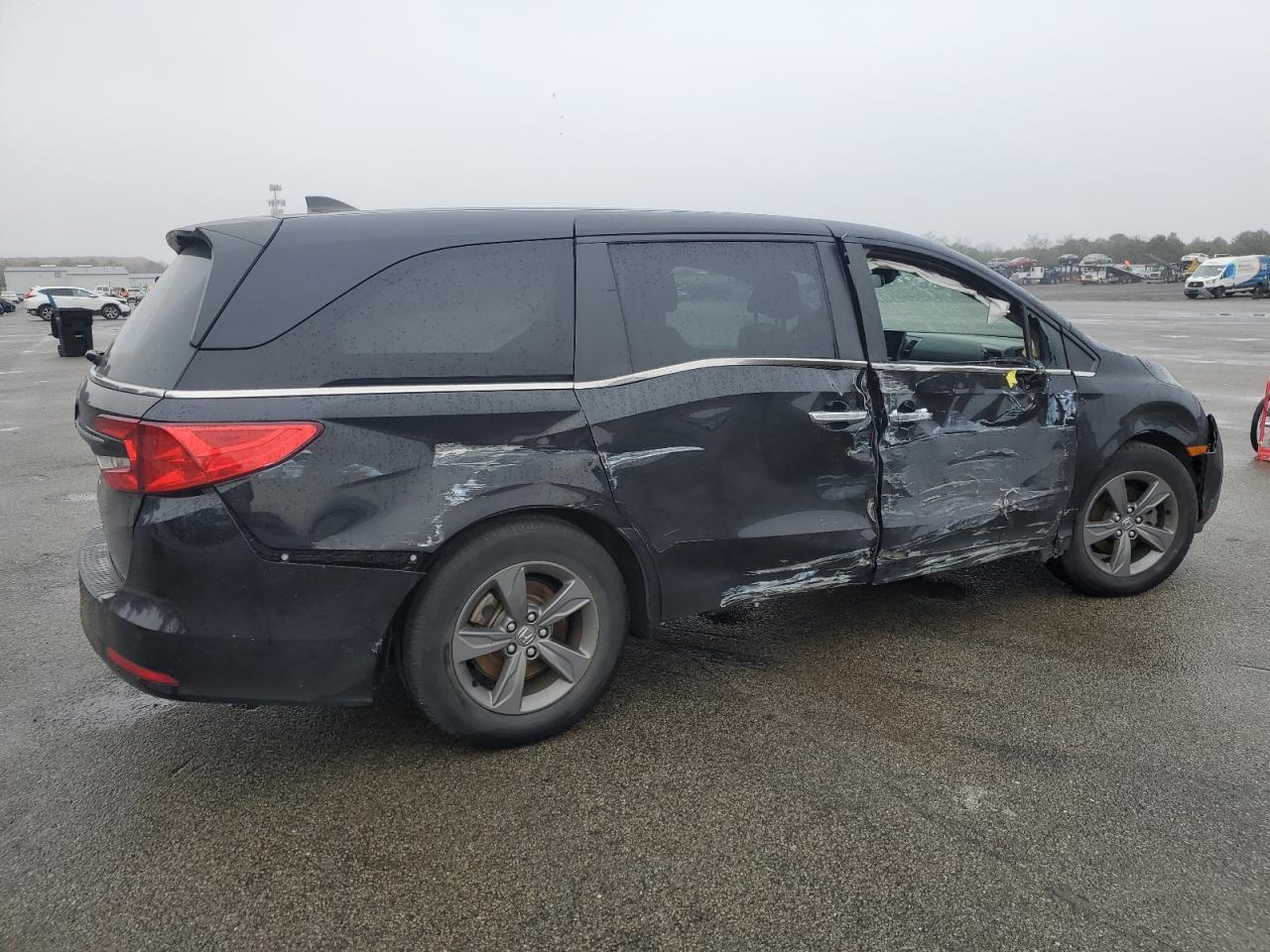 Image 3 of 2022 HONDA ODYSSEY EX 2022 with VIN 5FNRL6H58NB022967