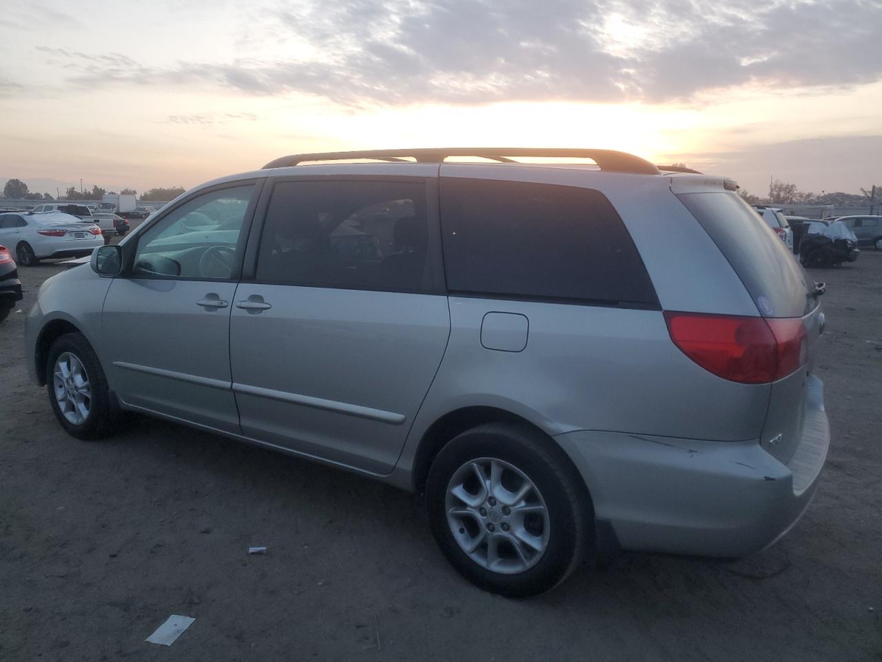 Image 2 of 2006 TOYOTA SIENNA XLE 2006 with VIN 5TDBA22C86S065001