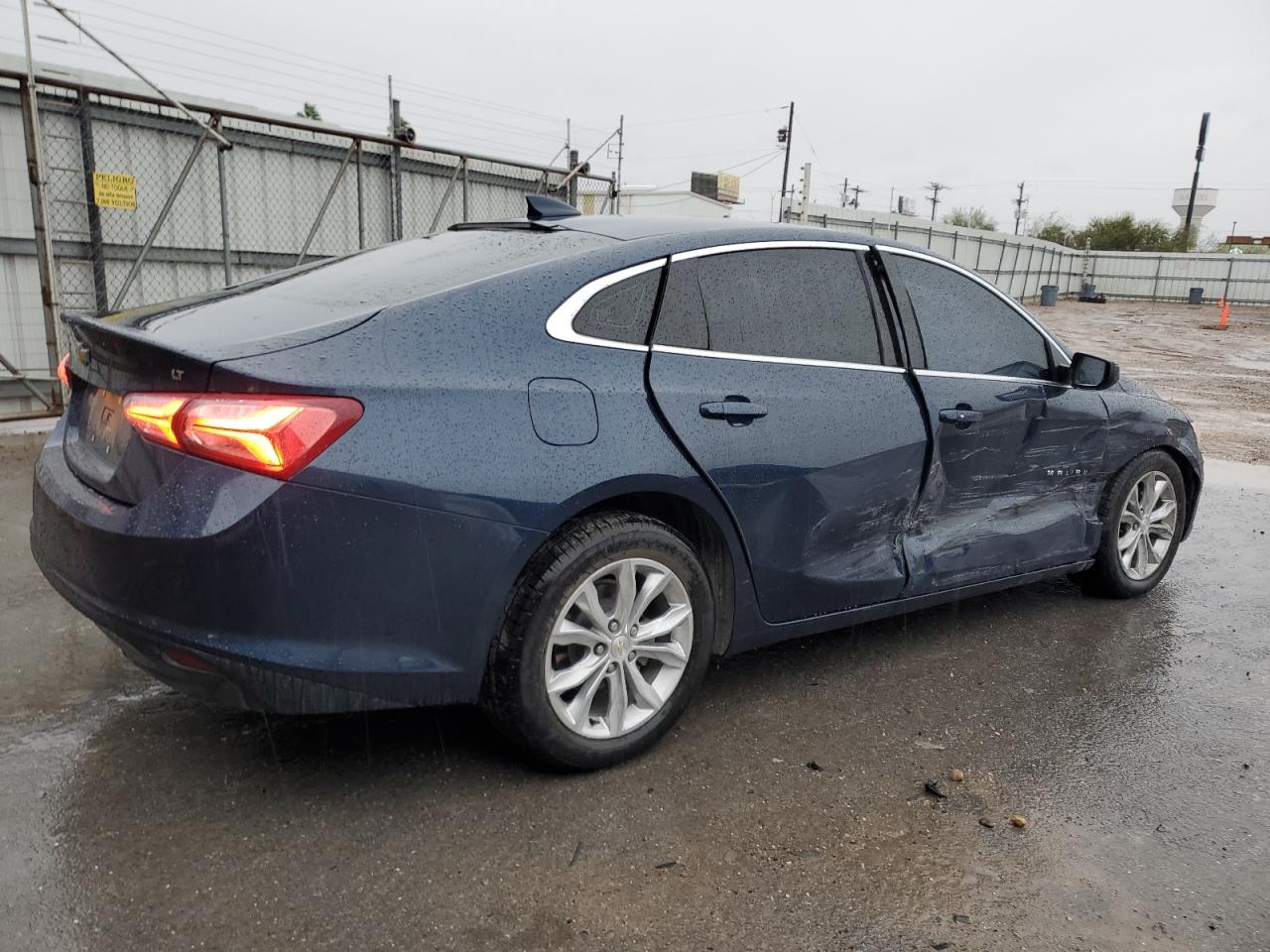 Image 3 of 2019 CHEVROLET MALIBU LT 2019 with VIN 1G1ZD5ST1KF112959
