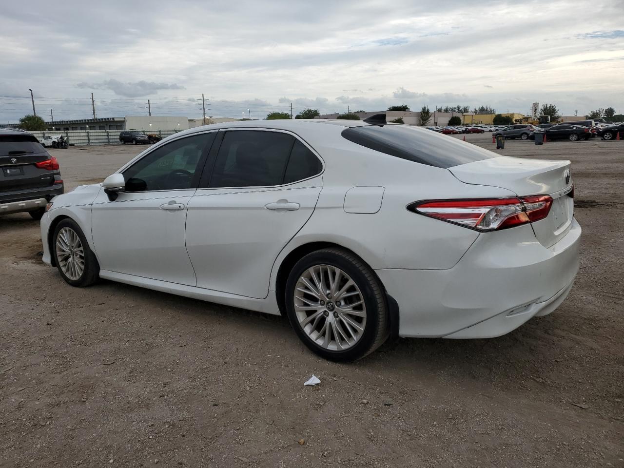 Изображение 2 2019 TOYOTA CAMRY L 2019 с VIN 4T1B11HK6KU721187