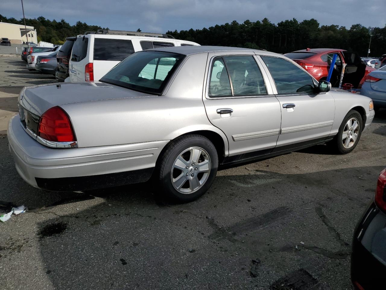Image 3 of 2011 FORD CROWN VICTORIA LX 2011 with VIN 2FABP7EVXBX170796