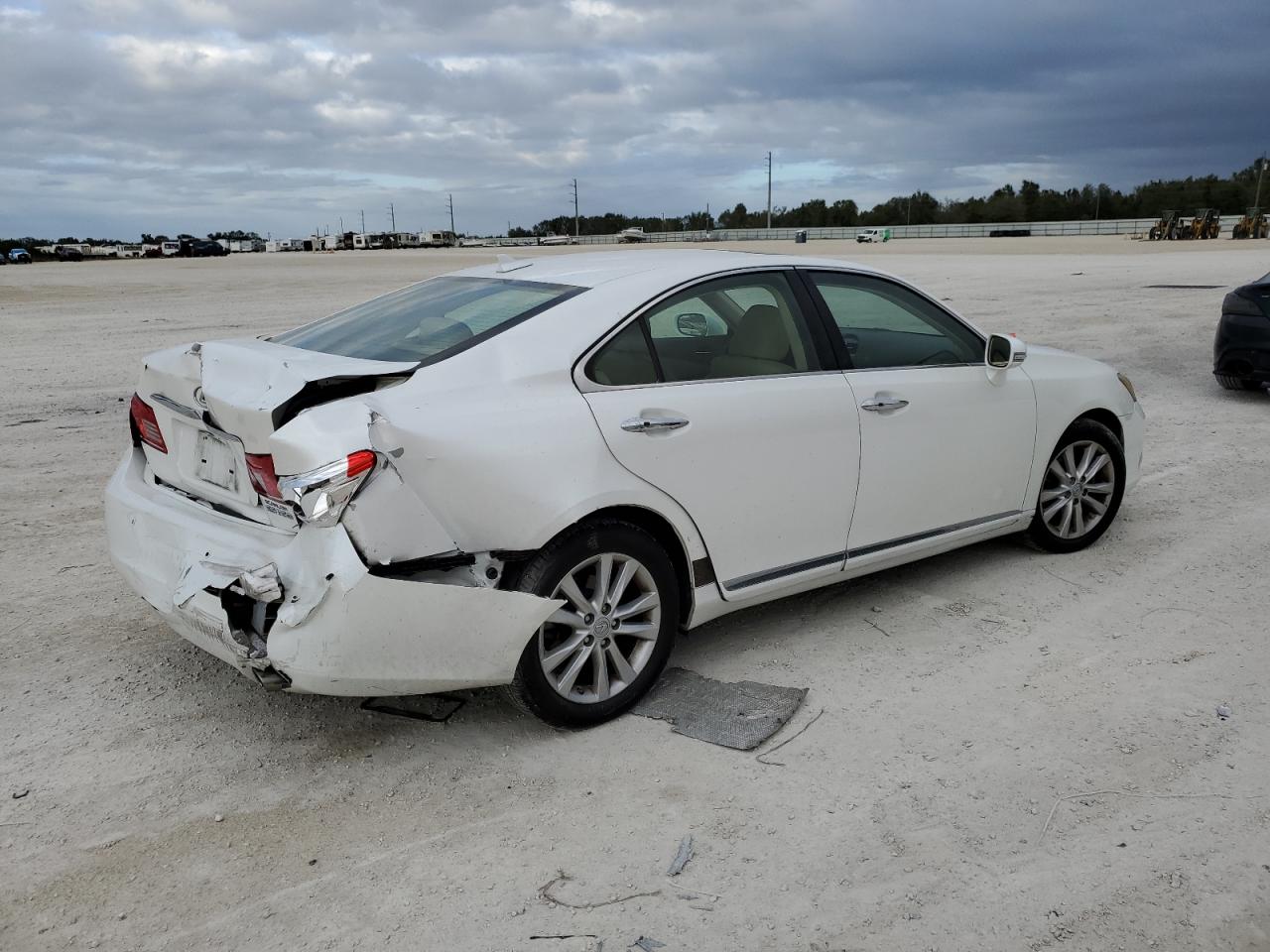 Image 3 of 2011 LEXUS ES 350 2011 with VIN JTHBK1EGXB2444541