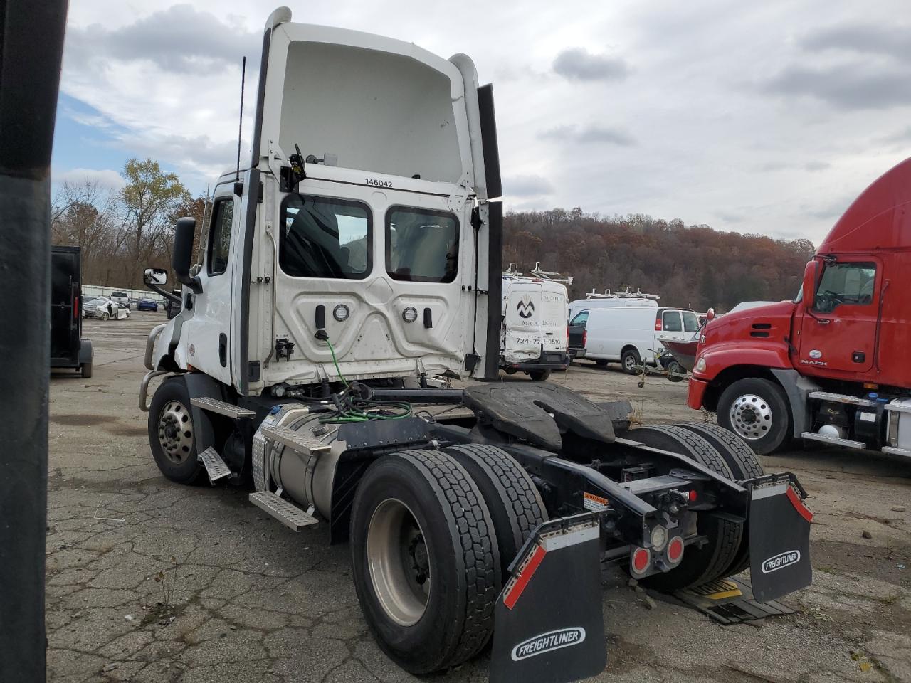 Obraz 3 z 2023 FREIGHTLINER CASCADIA 116  2023 z VIN 3AKBHTDV0PDUP1973