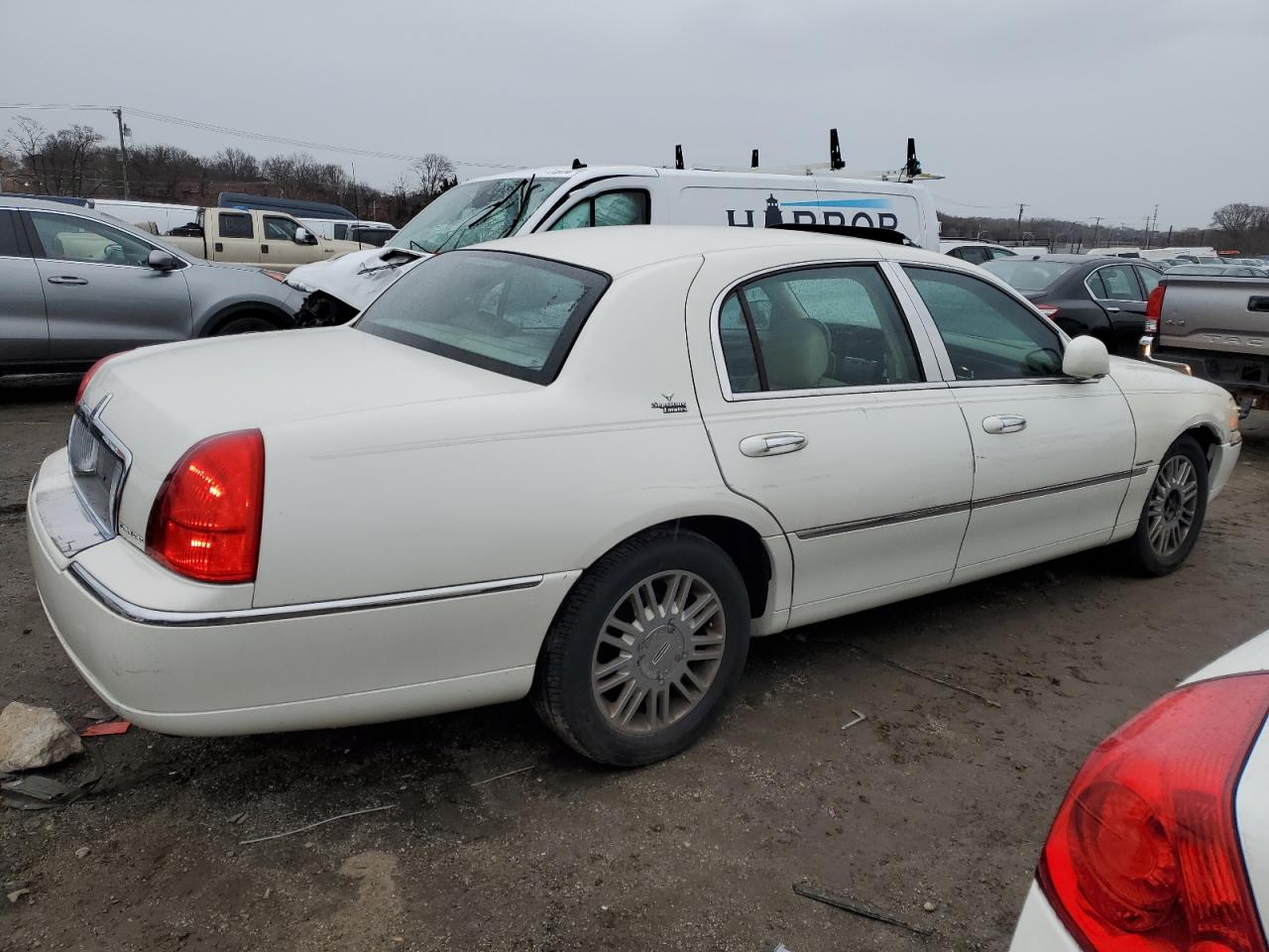 Изображение 3 2006 LINCOLN TOWN CAR SIGNATURE LIMITED 2006 с VIN 1LNHM82W06Y646121
