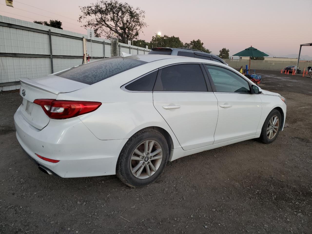 Obraz 3 z 2015 HYUNDAI SONATA SE 2015 z VIN 5NPE24AF1FH039685