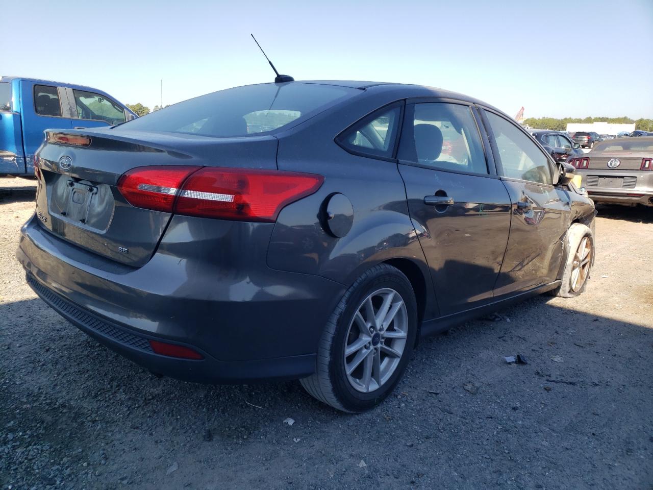 Изображение 3 2015 FORD FOCUS SE 2015 с VIN 1FADP3F28FL301734