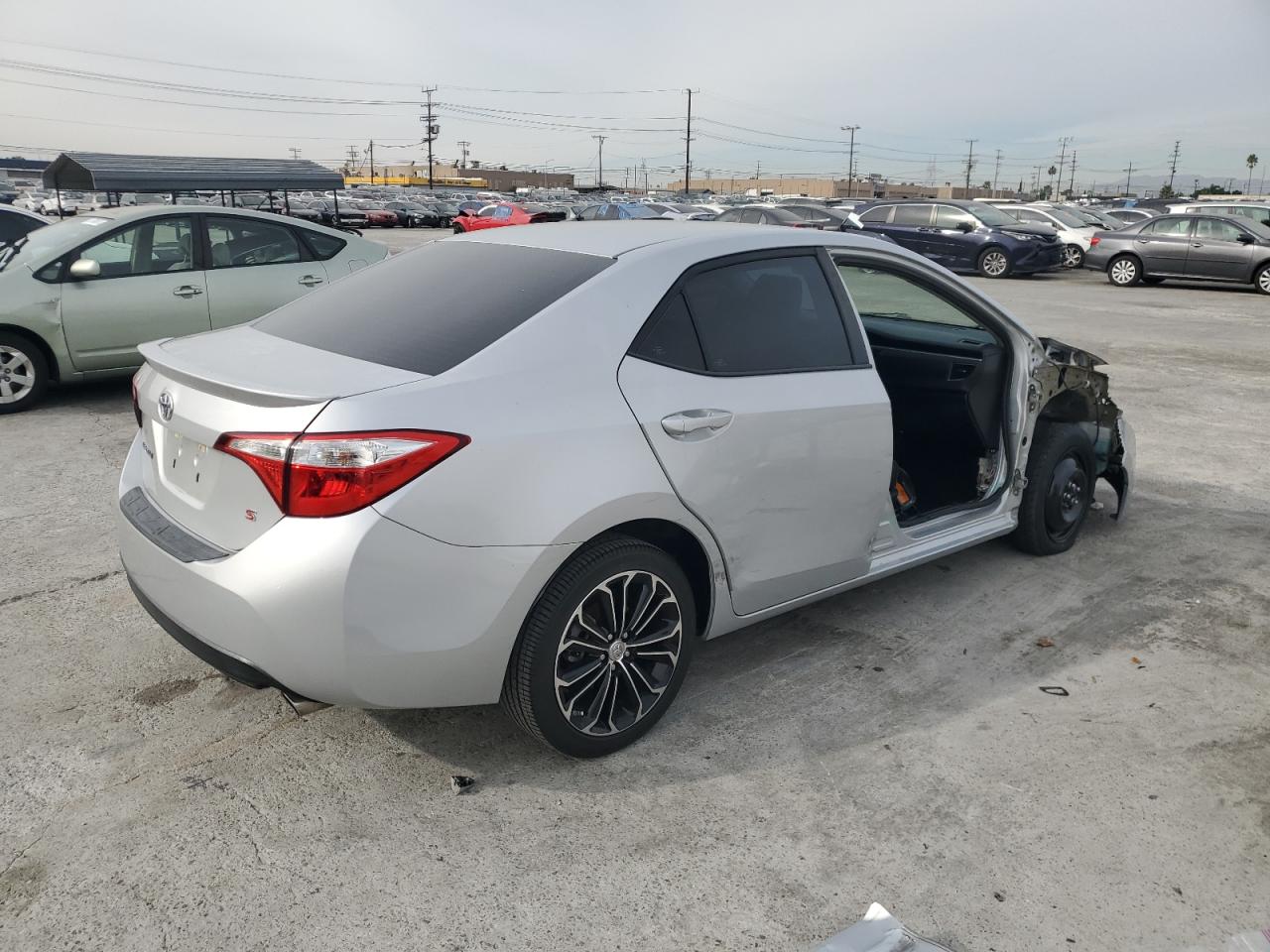 Image 3 of 2015 TOYOTA COROLLA L 2015 with VIN 5YFBURHE9FP183429