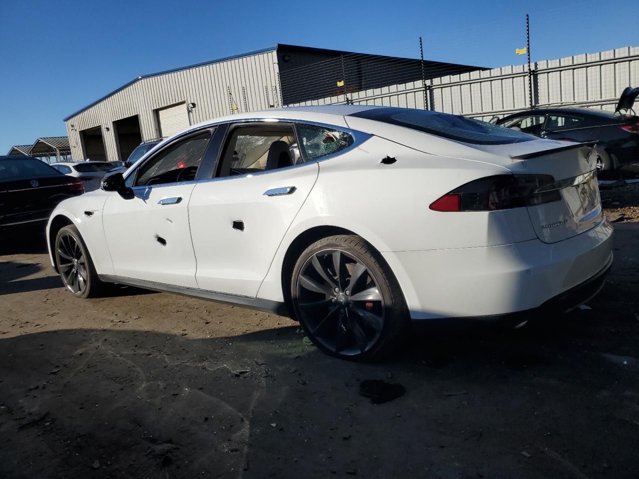 Изображение 2 2013 TESLA MODEL S  2013 с VIN 5YJSA1CP6DFP26943