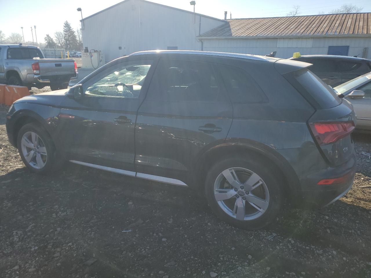 Obraz 2 z 2018 AUDI Q5 PREMIUM 2018 z VIN WA1ANAFY3J2138446