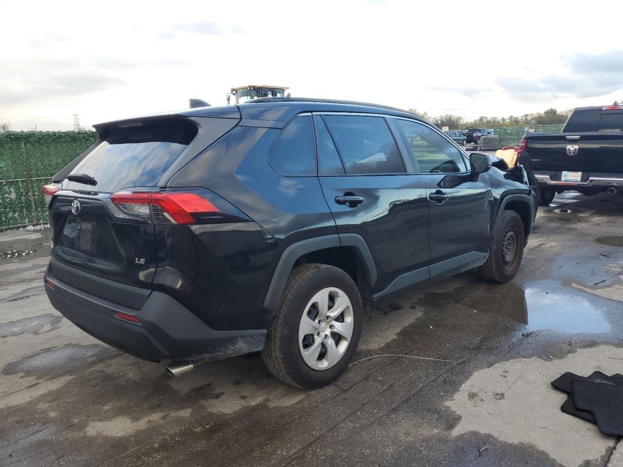Image 3 of 2020 TOYOTA RAV4 LE 2020 with VIN JTMH1RFV3LD060570