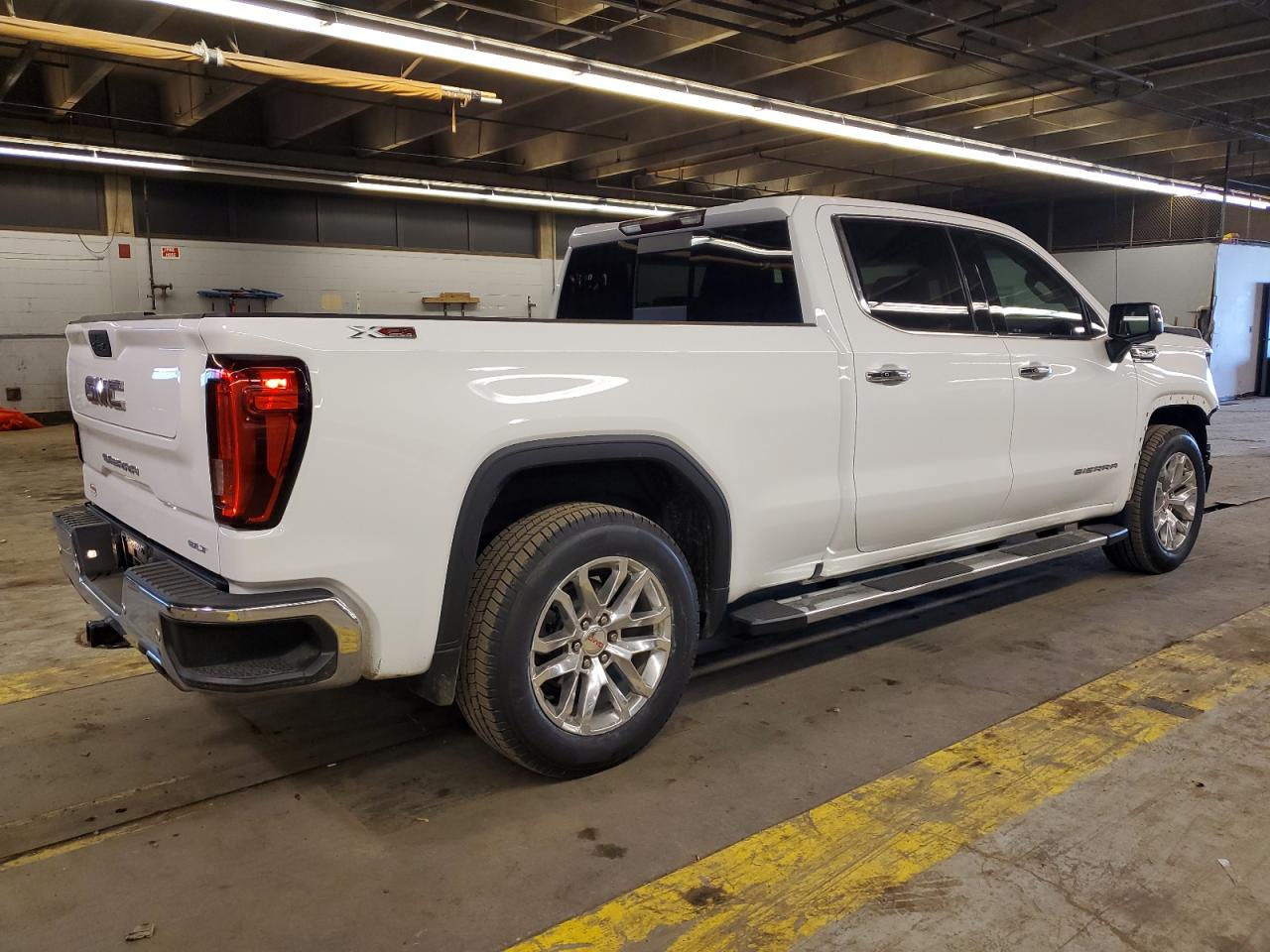 Изображение 3 2021 GMC SIERRA K1500 SLT 2021 с VIN 3GTU9DED5MG248868