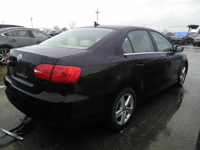 Image 3 of 2013 VOLKSWAGEN JETTA TDI 2013 with VIN 3VWLL7AJ9DM230690