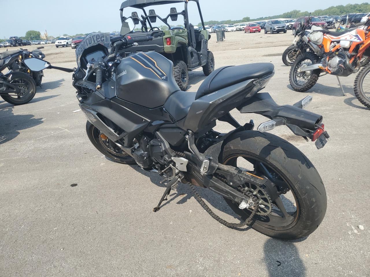 Obraz 3 z Kawasaki Ex650 R 2023 z VIN ML5EXER12PDA84039