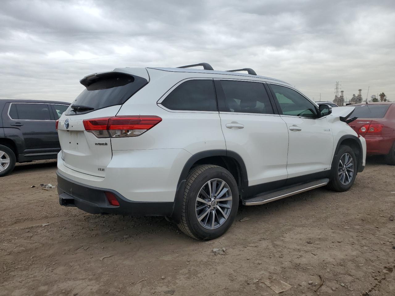 Изображение 3 2019 TOYOTA HIGHLANDER HYBRID 2019 с VIN 5TDJGRFH9KS075944