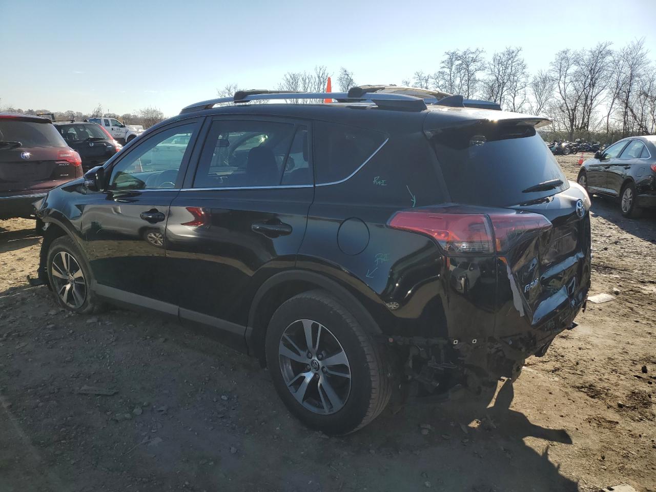 Изображение 2 2017 TOYOTA RAV4 XLE 2017 с VIN 2T3RFREV5HW566094