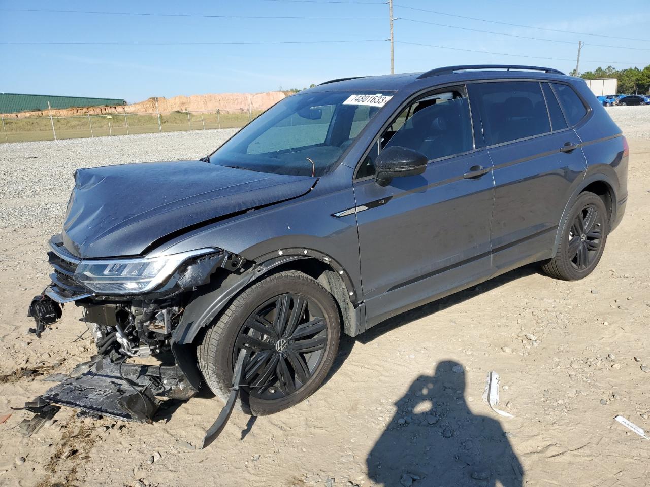 Image 1 of 2022 VOLKSWAGEN TIGUAN SE R-LINE BLACK 2022 with VIN 3VVCB7AX2NM130590