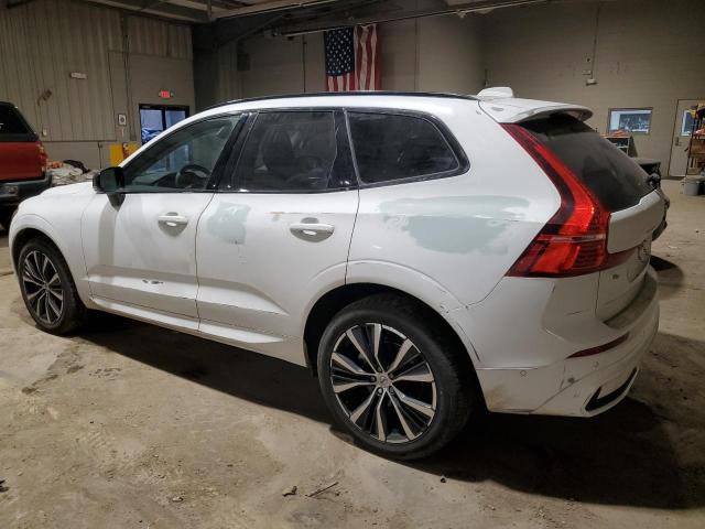 Obraz 2 z 2023 VOLVO XC60 PLUS 2023 z VIN YV4L12RW2P1311525