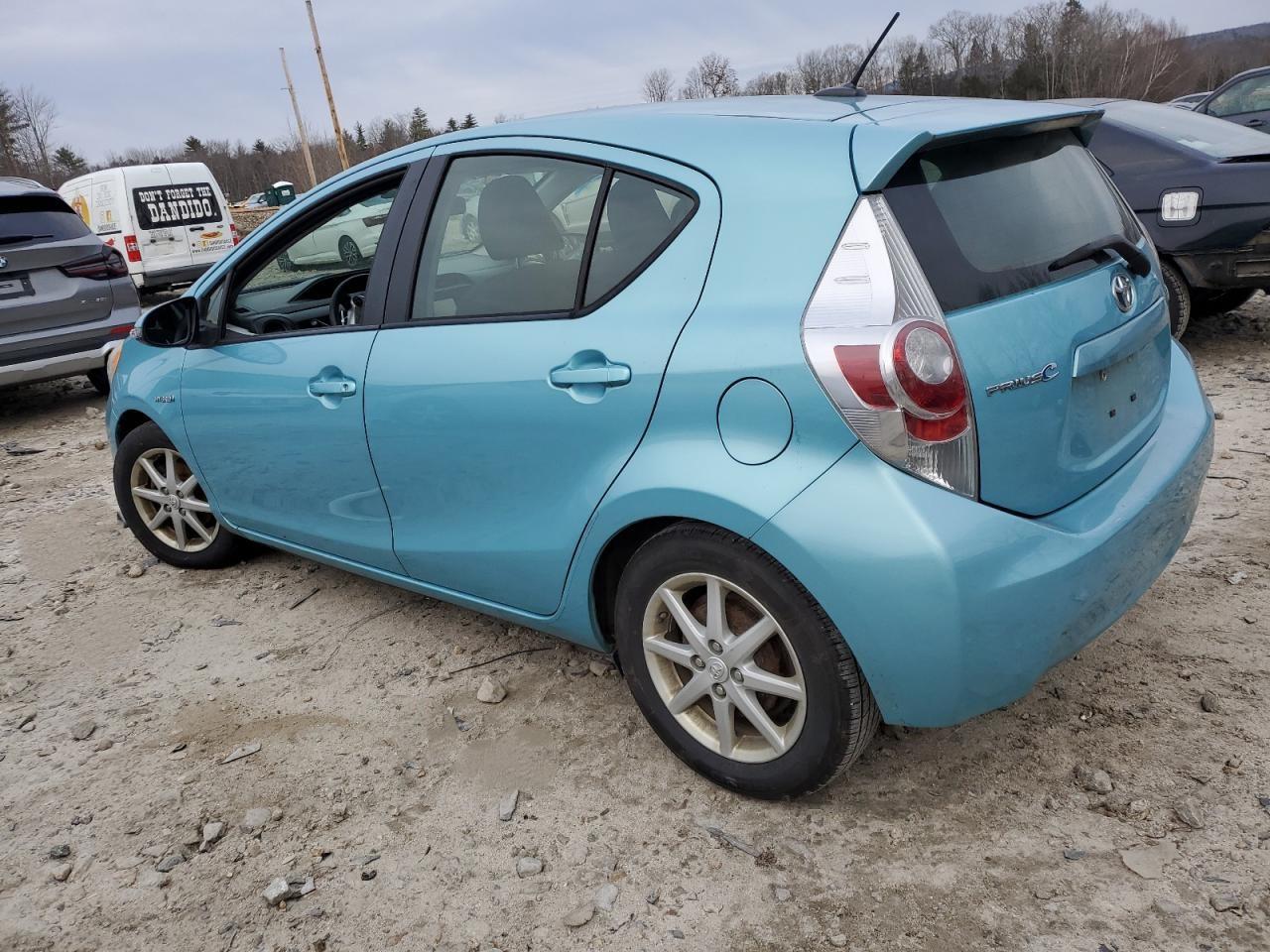 Image 2 of 2013 TOYOTA PRIUS C  2013 with VIN JTDKDTB36D1046972